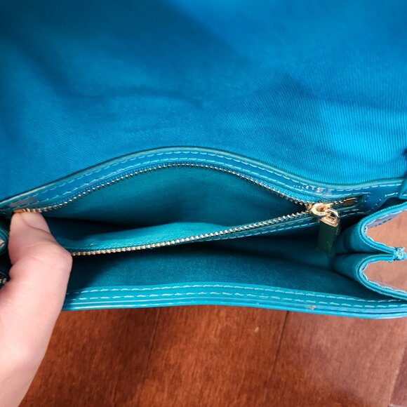 Tory Burch logo perforated patent bad in teal - Picture 15 of 16